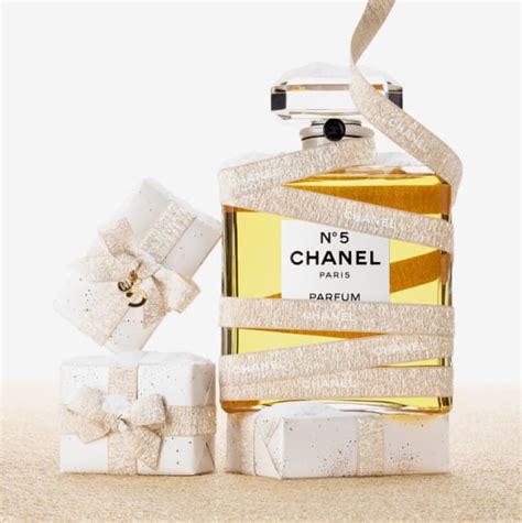 chanel xmas gift sets 2021|Explore Wonderful CHANEL Gifts for the Holidays.